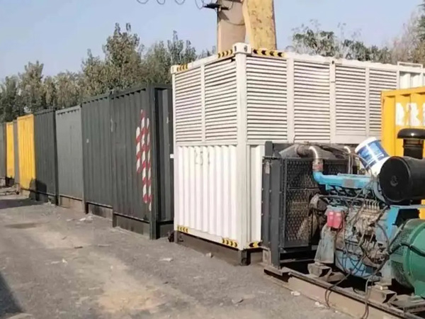 霍林郭勒200KW柴油发电机机组每小时油耗是多少？